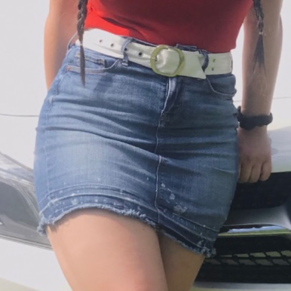 Denim distressed mini skirt with stretch